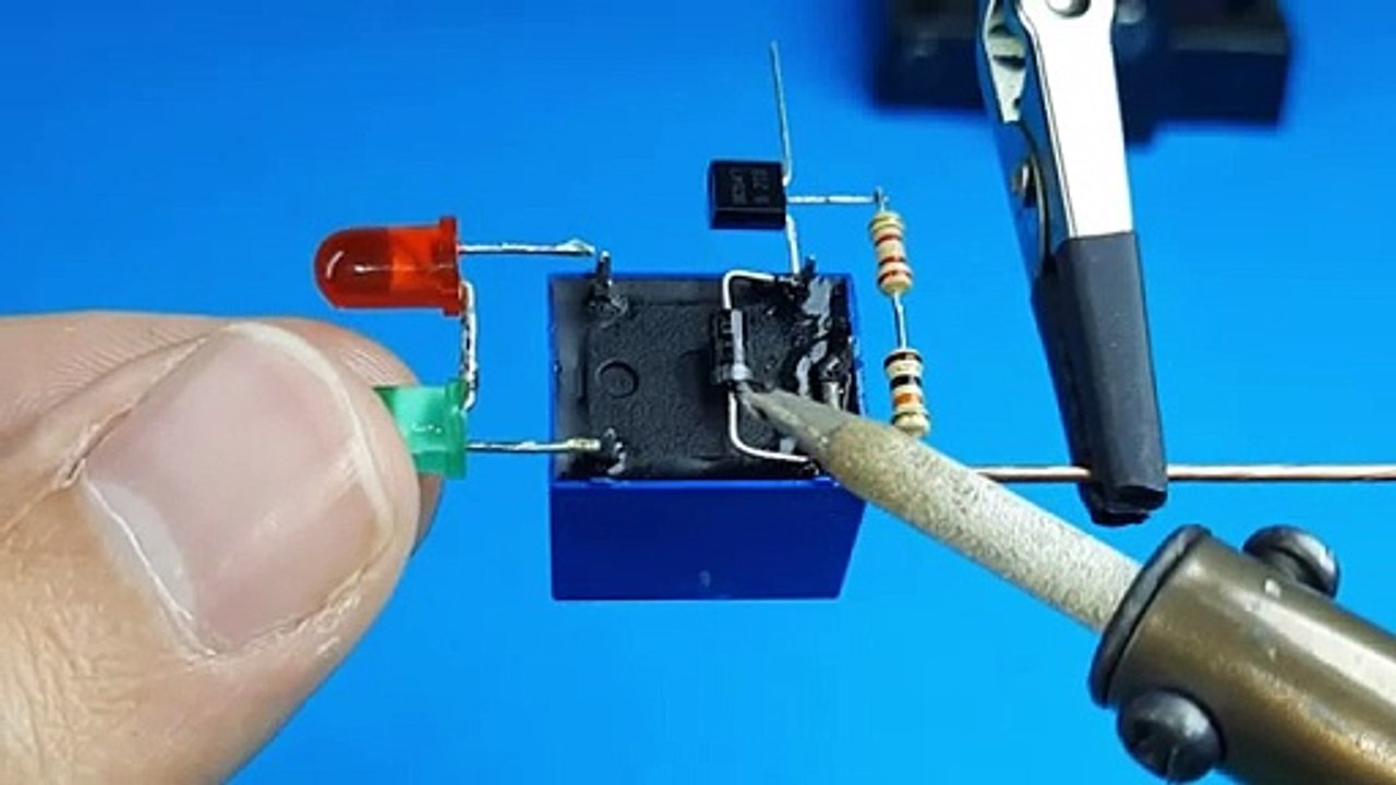 New 12V Battery Charger Circuit  No Settings Required!