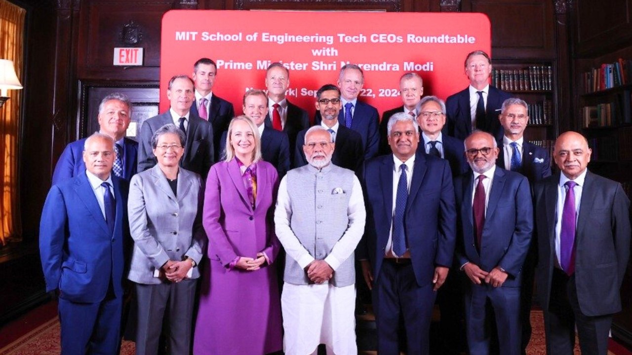 CEOs राउंडटेबल में बोले PM मोदी, 2030 तक इलेक्ट्रॉनिक्स के क्षेत्र में मिलेंगी 60 लाख नौकरियां