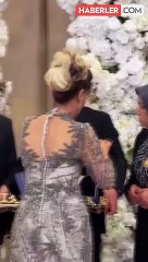 Kadir Ezildi bir nişan töreni daha yaptı! Kayınvalide, gelinine bir tepsi altın taktı