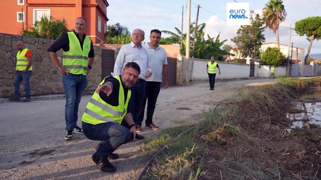 Região de Ática limpa cursos de água para evitar inundações