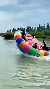 Bouée tractée par le bateau préparez-vous à une expérience sensationnelle qui décoiffe et qui vous fera vibrer !