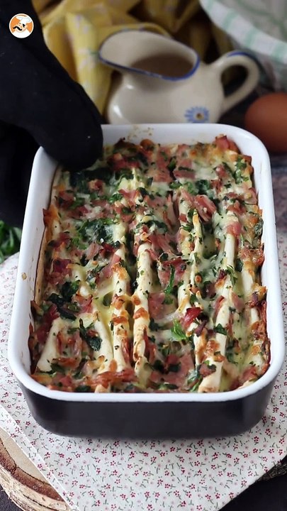 Gratinado de tortillas con jamón, espinacas y mozzarella, al estilo crinkle cake