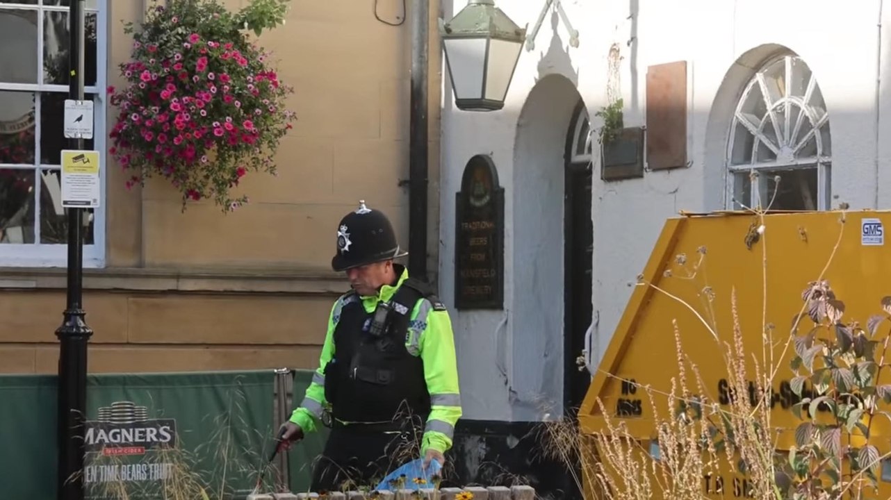 Mansfield police officer helps with town centre clean-up