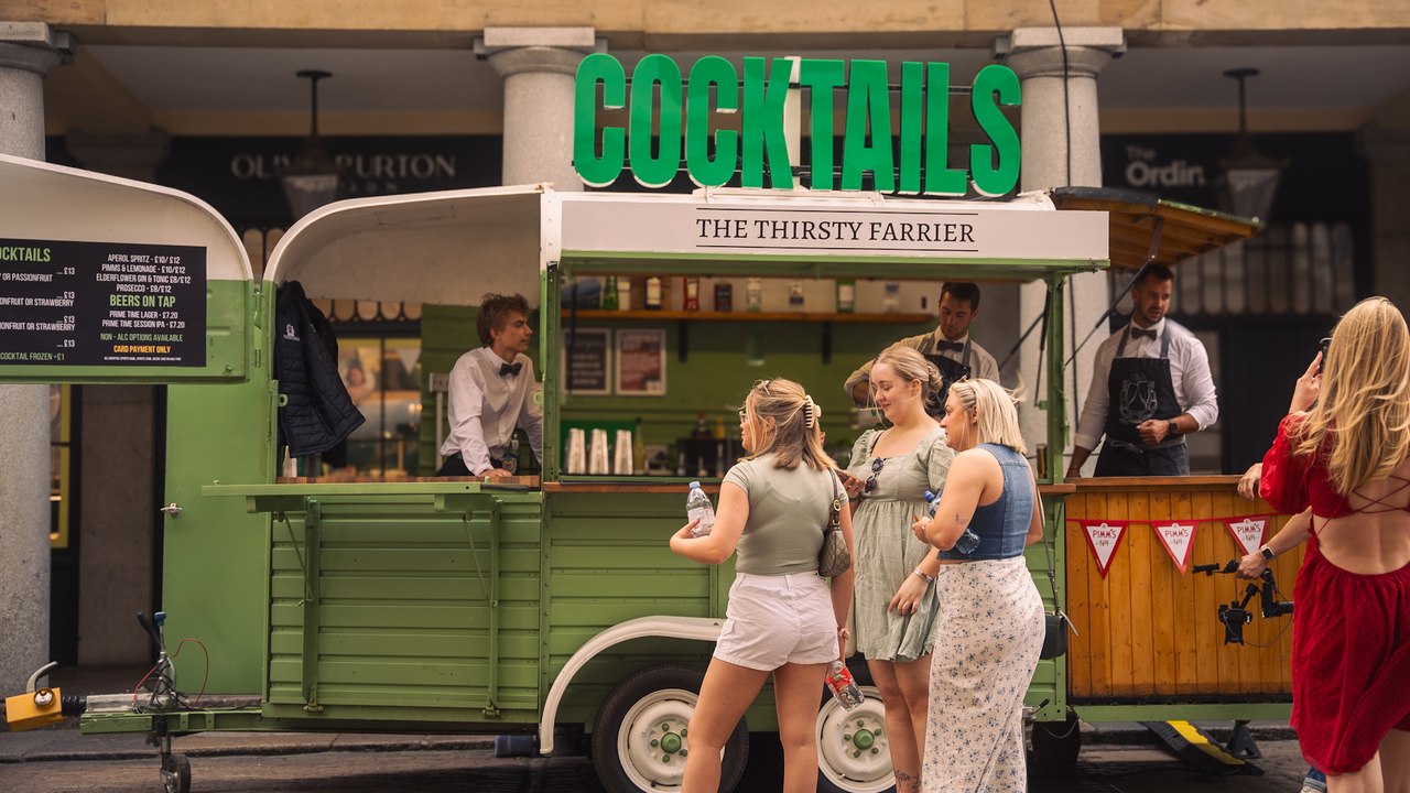 Brothers bought a £200 abandoned horse box and spend £10k turning it into a bar