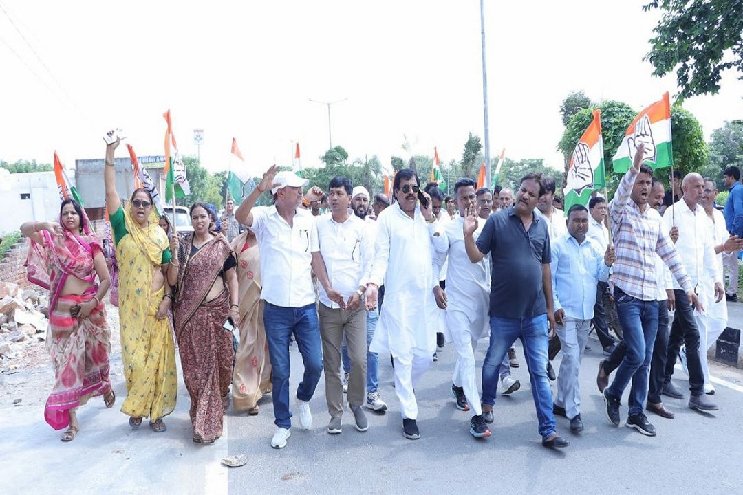 कांग्रेस कार्यकर्ताओं ने किया केंद्रीय मंत्री बिट्टू के खिलाफ विरोध प्रदर्शन