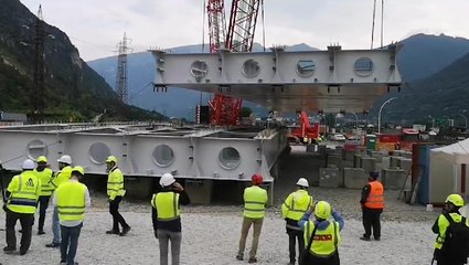 La posa del ponte per il nuovo casello di Ala/Avio: i lavori in un minuto