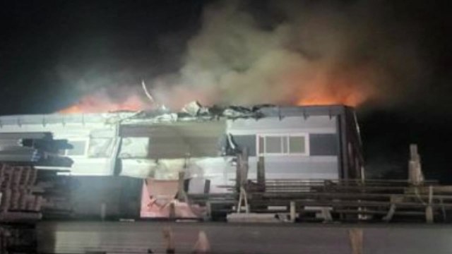 김포 창호 공장에서 불...직원 8명 대피 / YTN