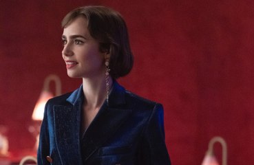 Lily Collins bate recorde e experimenta 81 looks para nova temporada de 'Emily em Paris'