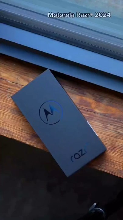 Motorola Razr 50: Cutting-Edge Foldable Smartphone with Premium Features"