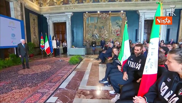 Gli atleti olimpici e paralimpici riconsegnano la bandiera italiana al Presidente Mattarella
