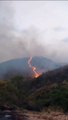 Turistas ficam presos em cachoeira devido a incêndio em vegetação