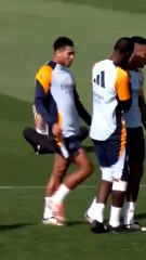 El baile de Bellingham vacilando a Militao