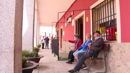 Descargar video: Las campanas de Aldeanueva de San Bartolomé continuarán sonando por decisión en referéndum