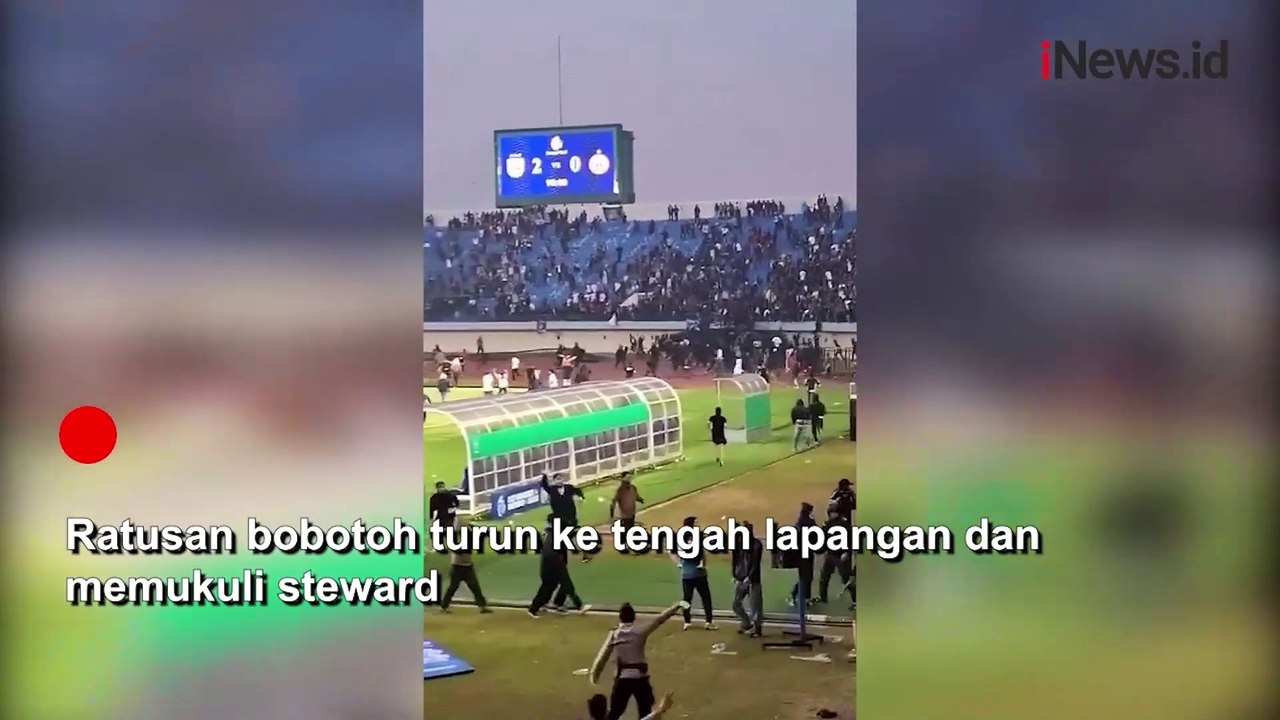 Duel Klasik Persib Vs Persija Ricuh, Bobotoh Masuk ke Lapangan Serang Steward