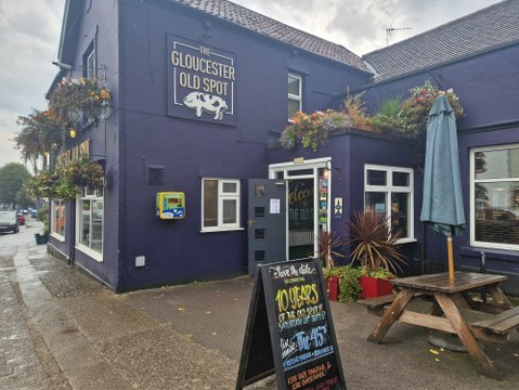 The Gloucester Old Spot: We visit the best pub in Bristol - Great food, great service and a nice environment