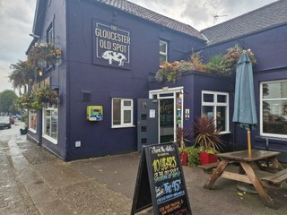 The Gloucester Old Spot: We visit the best pub in Bristol -"Great food, great service and a nice environment"