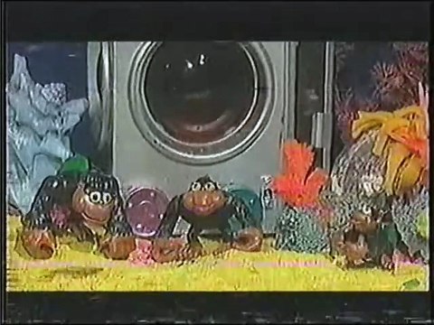 The Undersea Monkeys Bomb Episode Latino (Los Monos Submarinos)