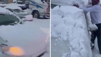 Oltre due metri di neve in Sudafrica: traffico paralizzato per ore