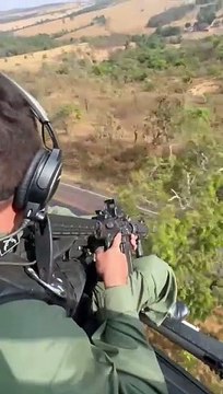 VÍDEO: Dois homens morrem após perseguição com helicóptero policial a carro roubado; assista