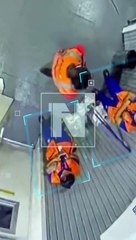 Cámara captó a funcionaria de BOA involucrada en droga hallada en un avión