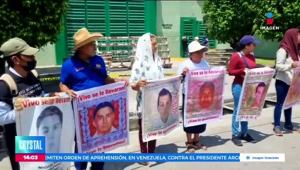 Download Video: Colocan vallas en el Zócalo de la CDMX por manifestaciones de normalistas de Ayotzinapa