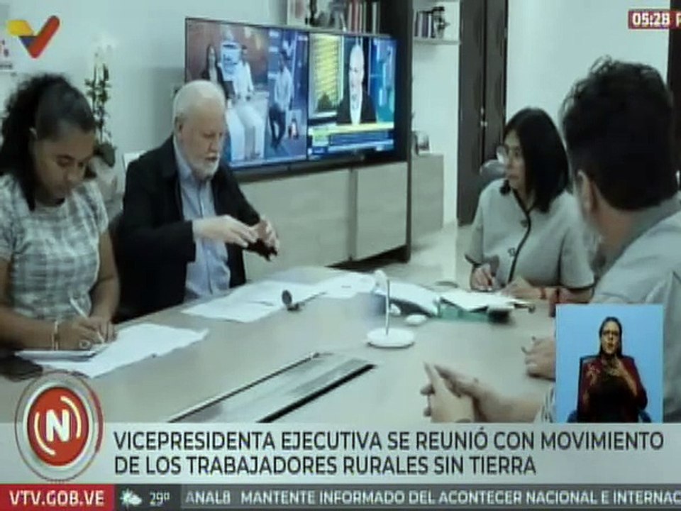 Vpta. Delcy Rodríguez lidera encuentro con el "Movimiento de los Trabajadores Rurales Sin Tierra"
