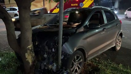 Cacetada! Carros se envolvem em acidente violento no Parque São Paulo