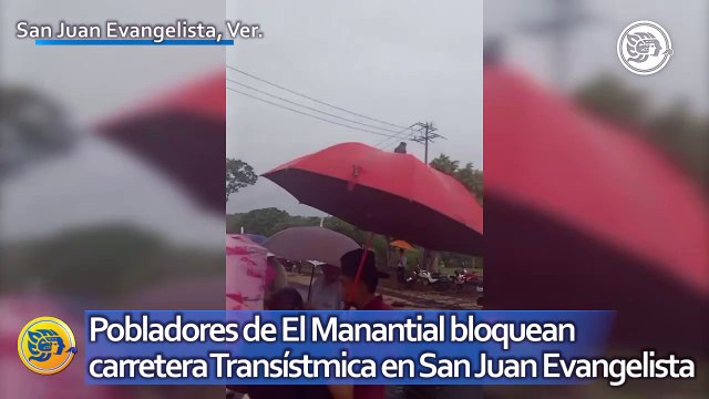 Pobladores de El Manantial bloquean carretera Transístmica en San Juan Evangelista