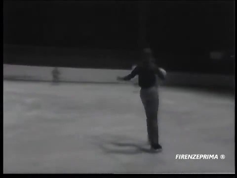 Eislaufunterricht auf dem Eis. 1976. immagini ed editing Fernando Menichini