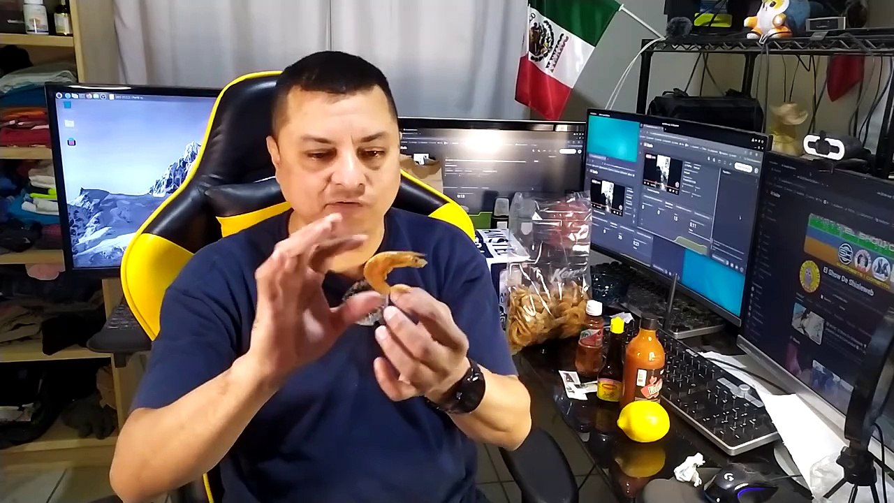 Comiendo #Camarones #Secos #gambas con #Clamato #Kermato #limon #Salsa #picante #mariscos #botanas