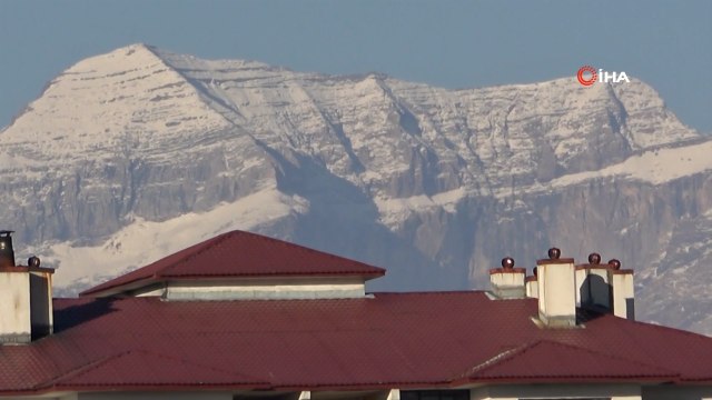 Cilo Dağları’na mevsimin ilk karı düştü