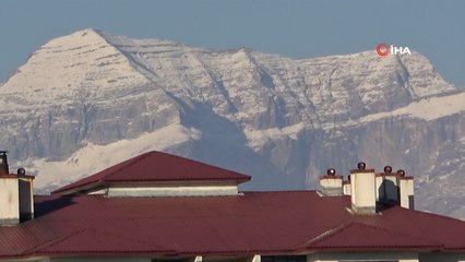 Cilo Dağları’na mevsimin ilk karı düştü
