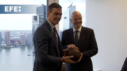 Pedro Sánchez se reúne con el presidente de la FIFA, Gianni Infantino