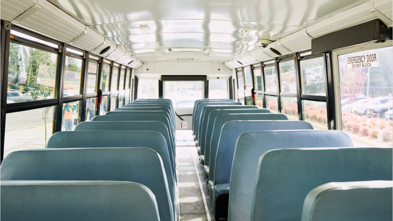 Que sait-on de l'accident de bus scolaire qui a fait plus de dix blessés parmi des collégiens ?