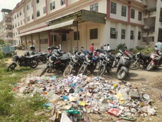 दिया तले अंधेरा.... देखें स्वच्छता अभियान की सच्चाई