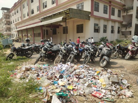 दिया तले अंधेरा.... देखें स्वच्छता अभियान की सच्चाई