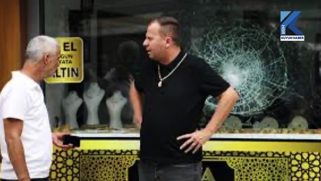 Antalyada Kaldırım Taşıyla Kuyumcunun Camını Kırmaya Çalışan Şüpheli Yakalandı