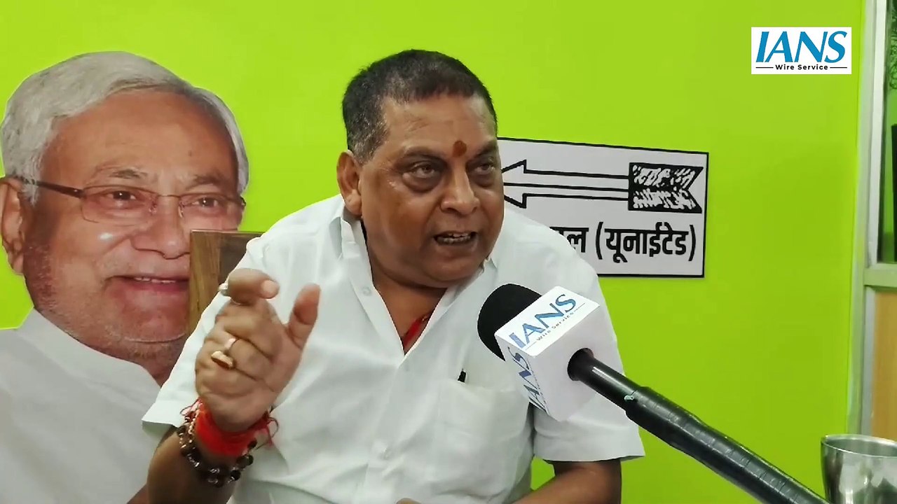 Atishi को खाली कुर्सी पर Corruption Cases का फोटो लगाना चाहिए: Neeraj Kumar