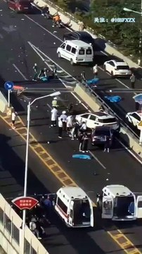 Video: Conductor perdió el control de su automóvil, arrasó con motos y bicicletas