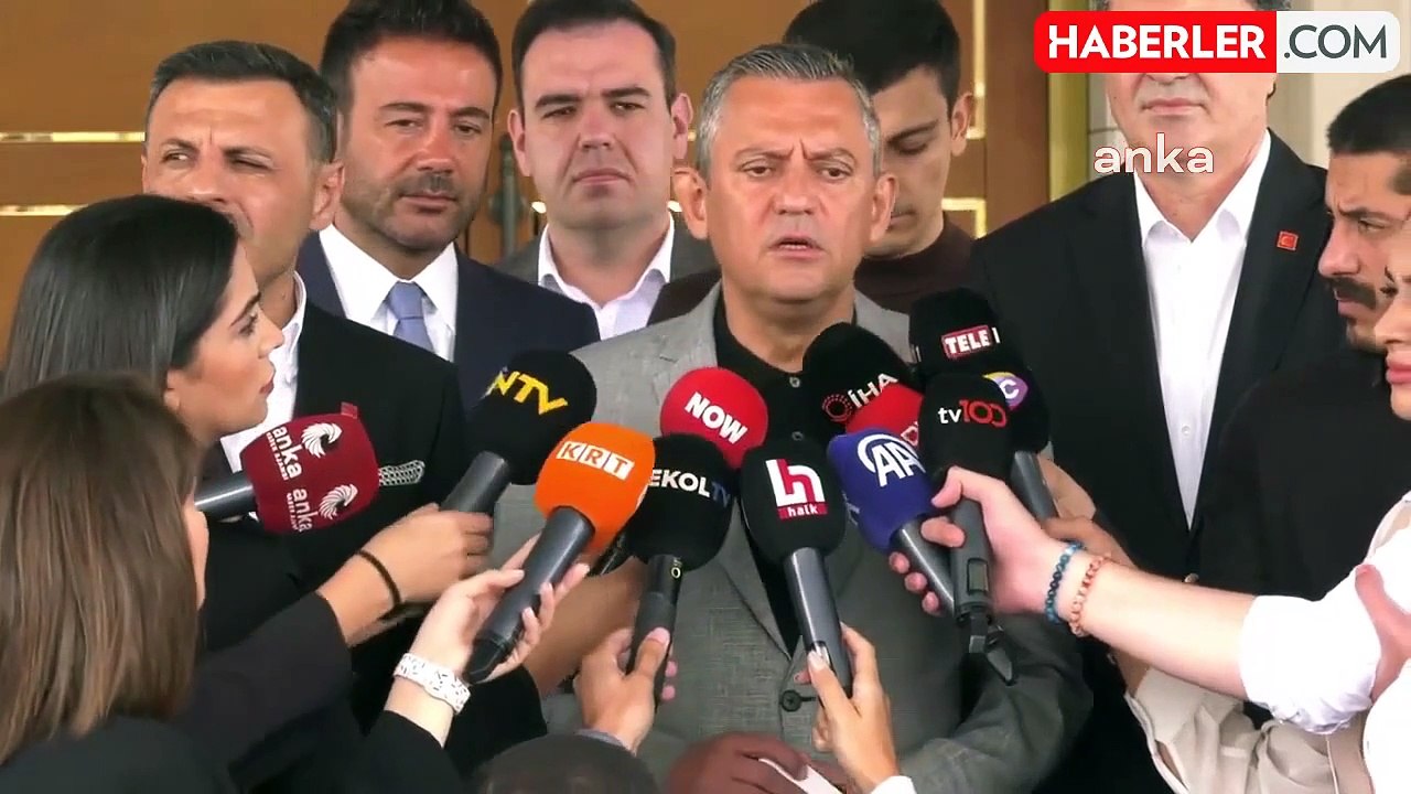 Özgür Özel'den "Ahmak Davası" Açıklaması: "Yarın Olası Bir Cumhurbaşkanı Adaylığında Ekrem İmamoğlu'na Bir Kısıt Getirmek İçin Kumpas Kurmuşlar"