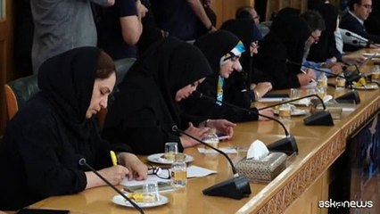 Iran, la prima portavoce-donna del governo d? una conferenza stampa