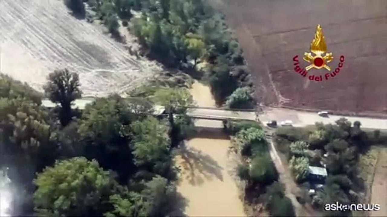 Alluvione in Toscana, si cercano senza sosta nonna e nipote di 5 mesi
