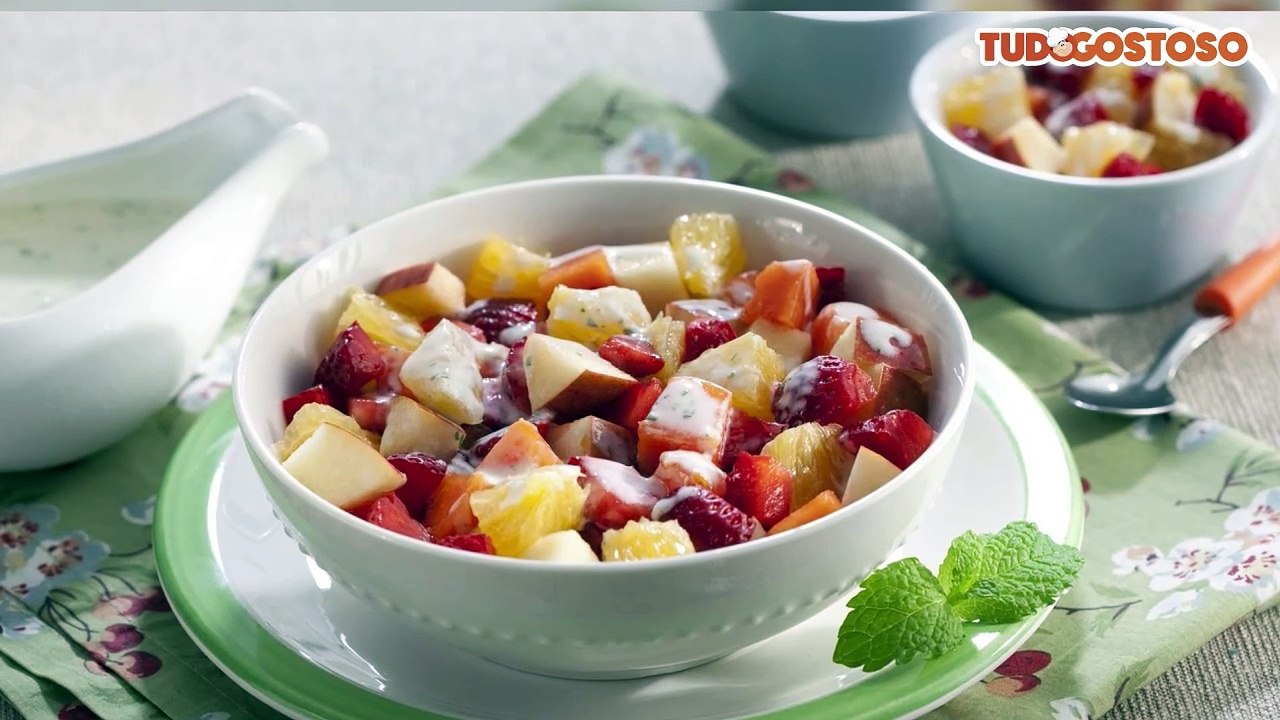 Salada de frutas e iogurte