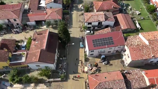 Le toccanti immagini dall?Emilia alluvionata: il grazie della gente alla protezione civile trentina