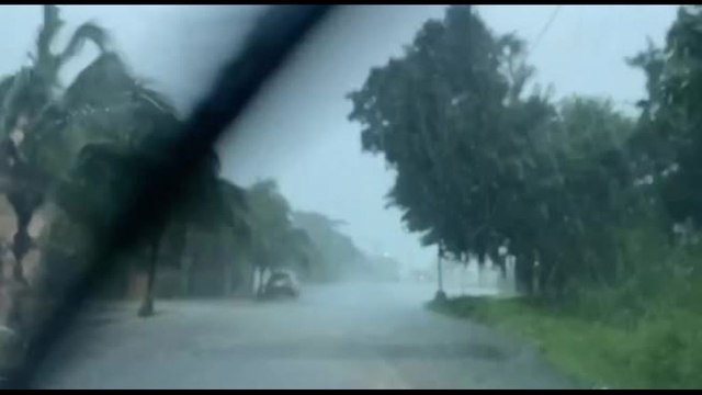 Messico, piogge torrenziali a Cancun, Helene diventa un uragano