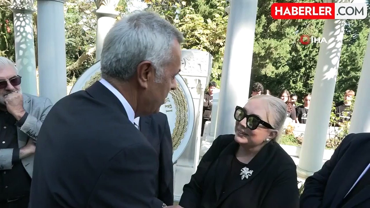 'Sanat Güneşi' Zeki Müren 28. Ölüm Yıldönümünde Anıldı