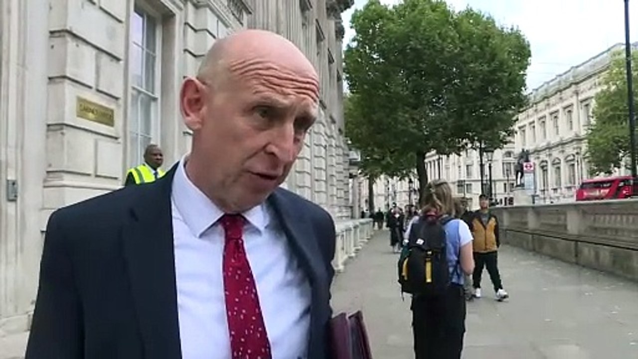 Defence Secretary urges Britons to leave Lebanon