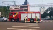 Corpo de Bombeiros é acionado para resgatar mãe e criança presas em elevador no Centro