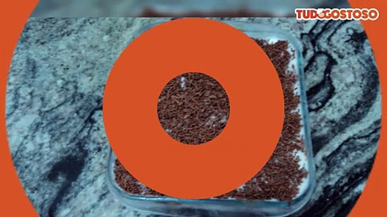Pavê simples de brigadeiro com chantilly