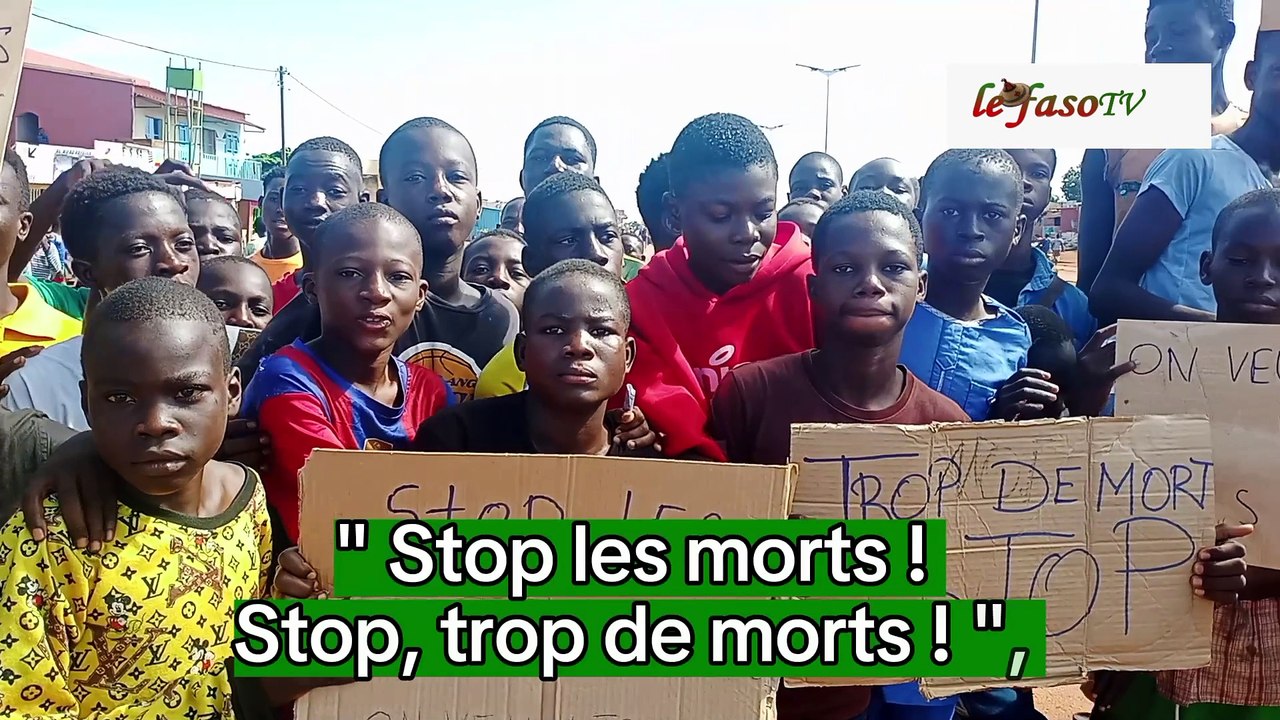Ouagadougou/Tabtenga : Des riverains bloquent la route et ne comptent pas quitter si des ralentisseurs ne sont pas immédiatement construits